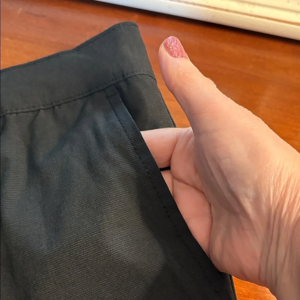 Banana Republic Black Flat Front Men Shorts size 38 waist-elastic - Picture 2 of 7